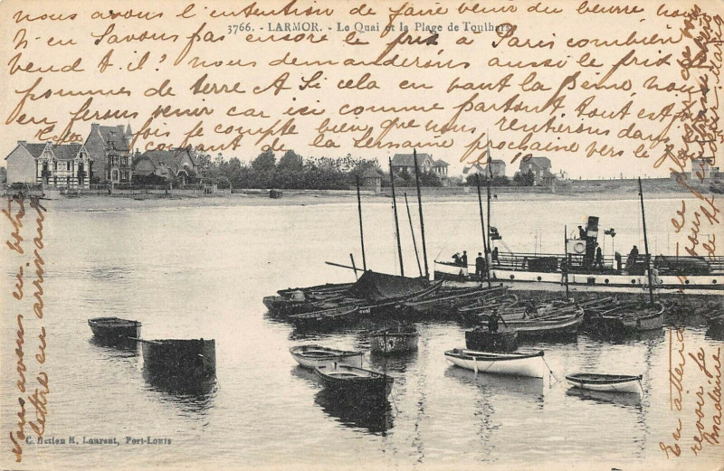 Carte postale ancienne Larmor Le Quai Et La Plage De Toulhars