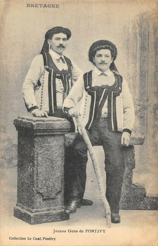 Carte postale ancienne Jeunes Gens De Pontivy à Pontivy