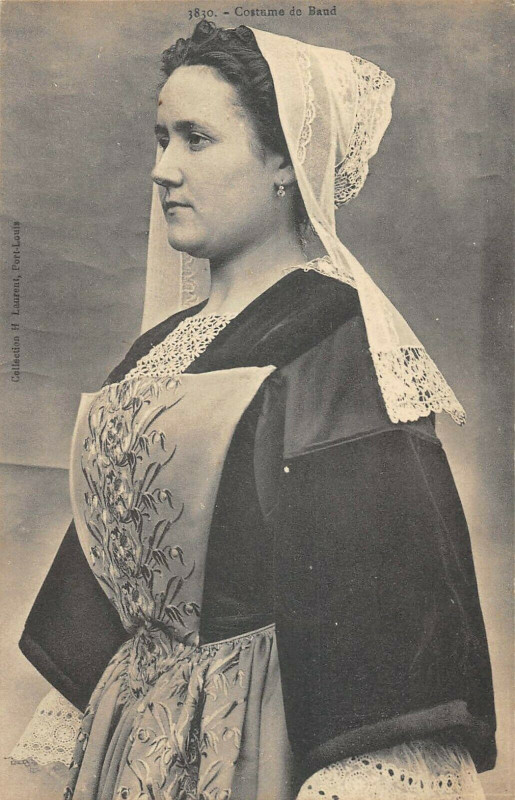 Carte postale ancienne Costume De Baud à Baud