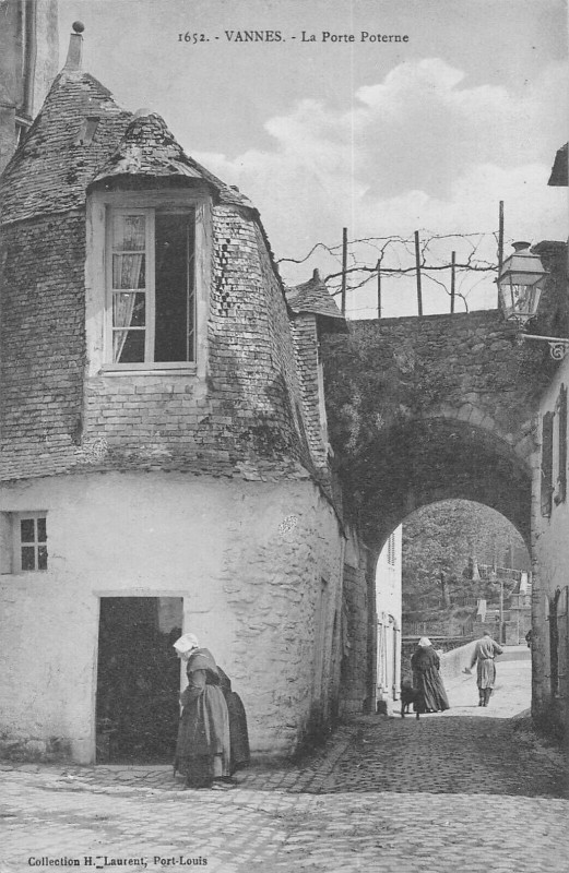 Carte postale ancienne Vannes La Porte Poterne à Vannes
