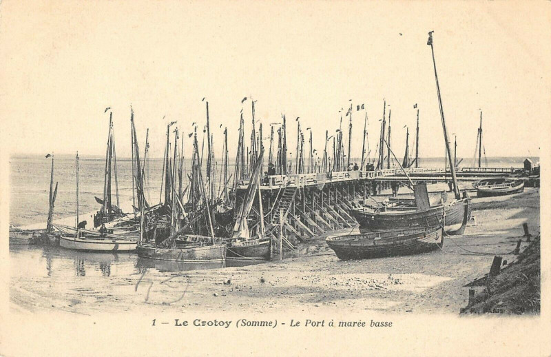 Carte postale ancienne Le Crotoy Le Port A Maree Basse au Crotoy