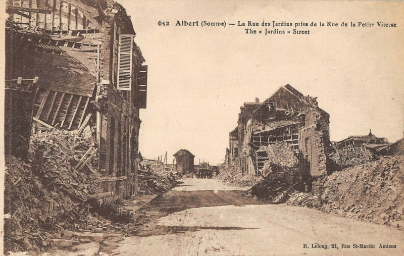 Carte postale ancienne Albert La Rue Des Jardins Prise De La Rue De La Petite Vitesse à Albert