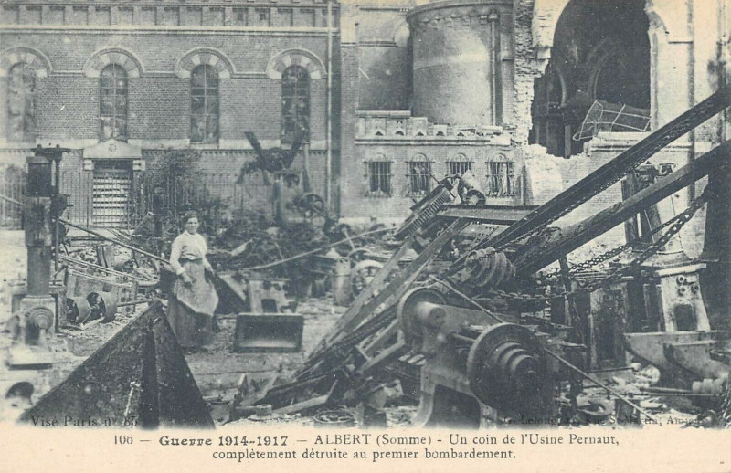 Carte postale ancienne Albert Un Coin De L'Usine Pernaut à Albert