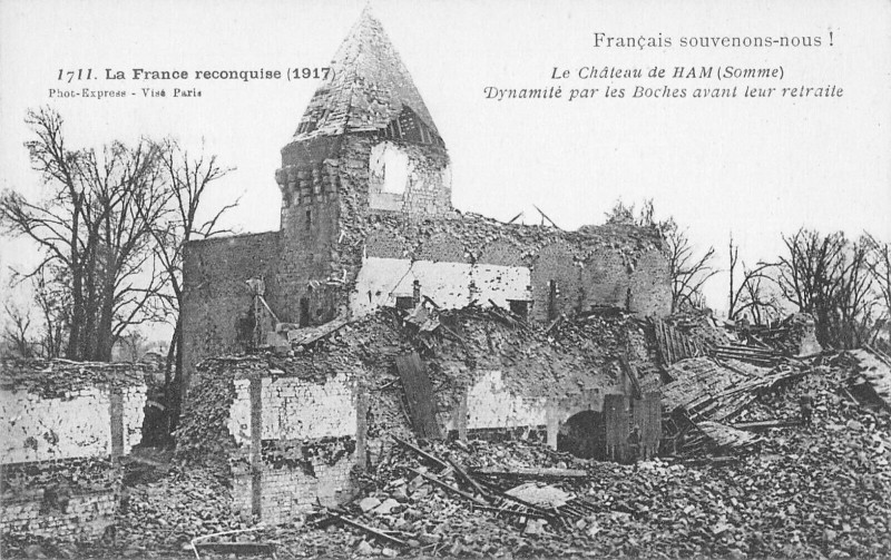 Carte postale ancienne Le Chateau De Ham Dynamite à Ham
