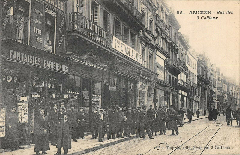 Carte postale ancienne Amiens Rue Des 3 Cailloux à Amiens