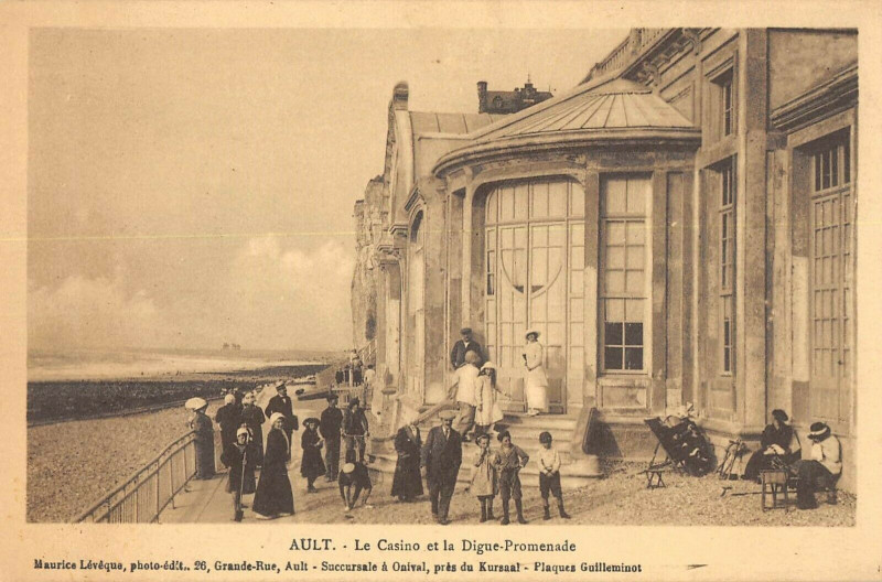 Carte postale ancienne Ault Le Casino Et Digue Promenade à Ault
