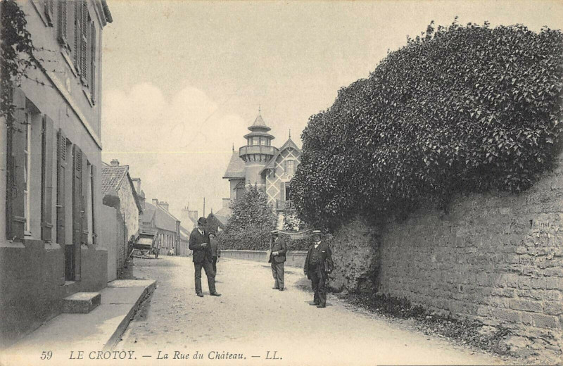 Carte postale ancienne Le Crotoy La Rue Du Chateau à Rue
