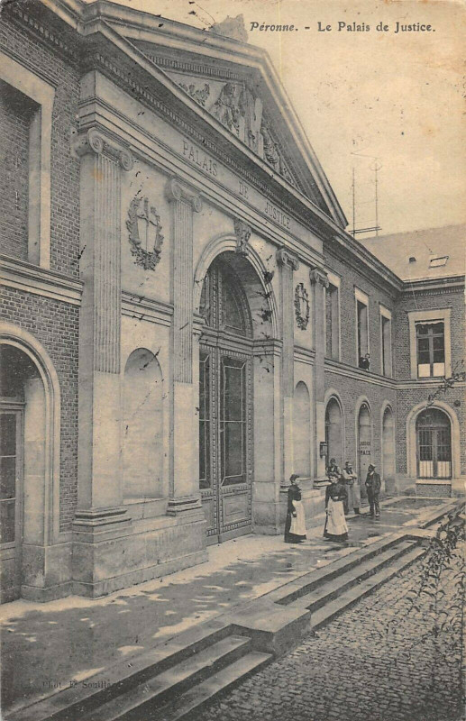 Carte postale ancienne Peronne Le Palais De Justice à Péronne