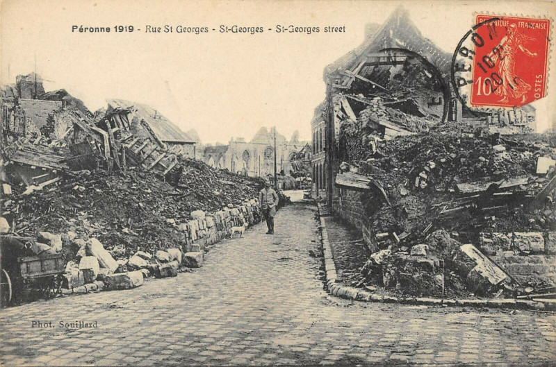 Carte postale ancienne Peronne Rue Saint Georges à Péronne
