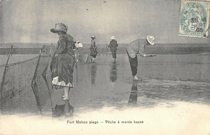 Carte postale ancienne Fort Mahon Plage Peche A Maree Basse à Fort-Mahon-Plage