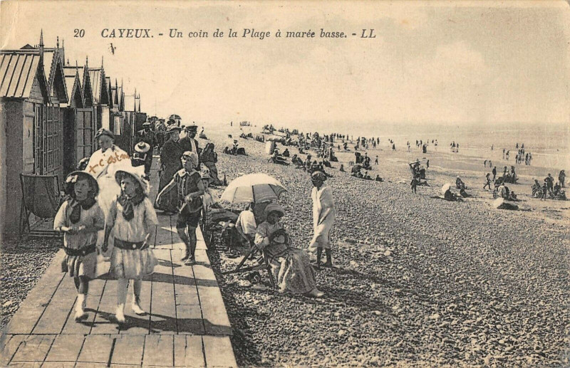 Carte postale ancienne Cayeux Un Coin De La Plage A Maree Basse à Y