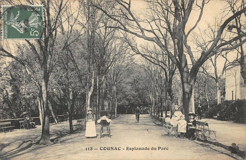 Carte postale ancienne Cognac Esplanade Du Parc à Cognac