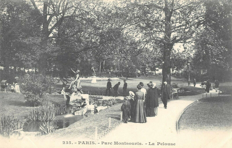 Carte postale ancienne Parc Montsouris - La Pelouse à Paris 17e