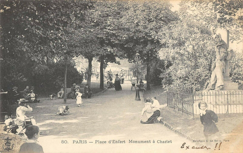 Carte postale ancienne Place Denfert - Monument à Charlet à Paris 14e