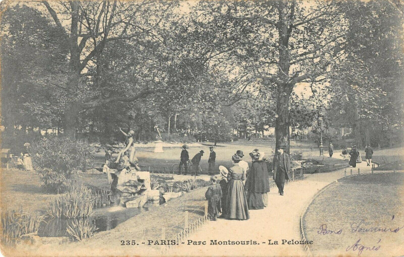 Carte postale ancienne Parc Montsouris - La Pelouse à Paris 17e