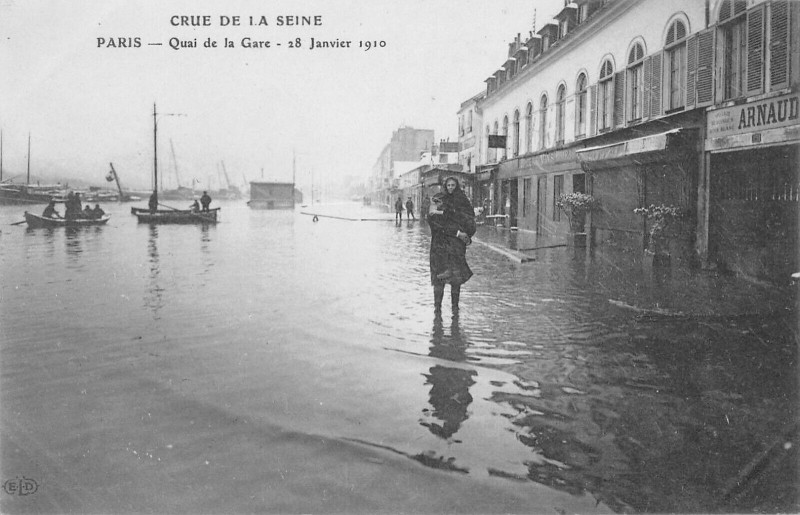 Carte postale ancienne Crue de la Seine - Quai de la Gare - 28 Janvier 1910 à Paris 13e