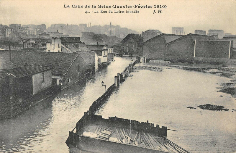 Carte postale ancienne La Crue de la Seine (Janvier-Février 1910) - La Rue du Loiret inondée à Paris 13e
