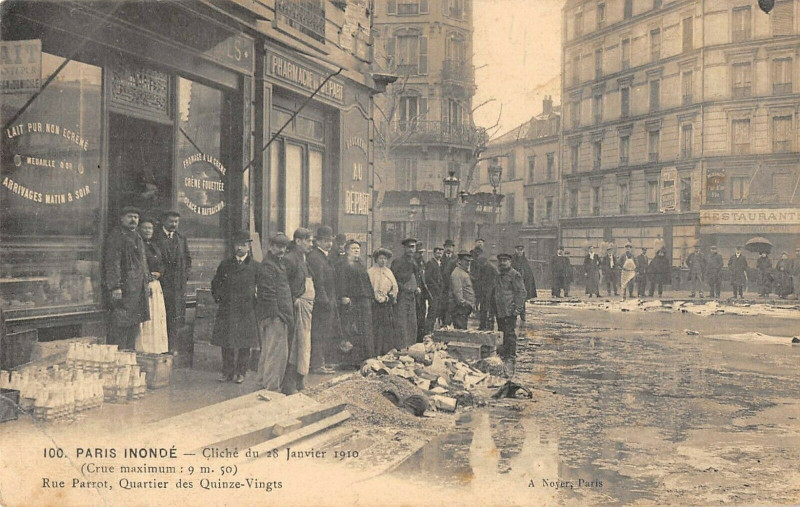 Carte postale ancienne Paris XIIe Crue Inondations Rue Parrot Quartier Des Quinze Vingts à Paris 12e