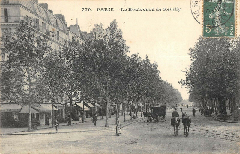 Carte postale ancienne Paris XIIe Boulevard De Reuilly à Paris 12e