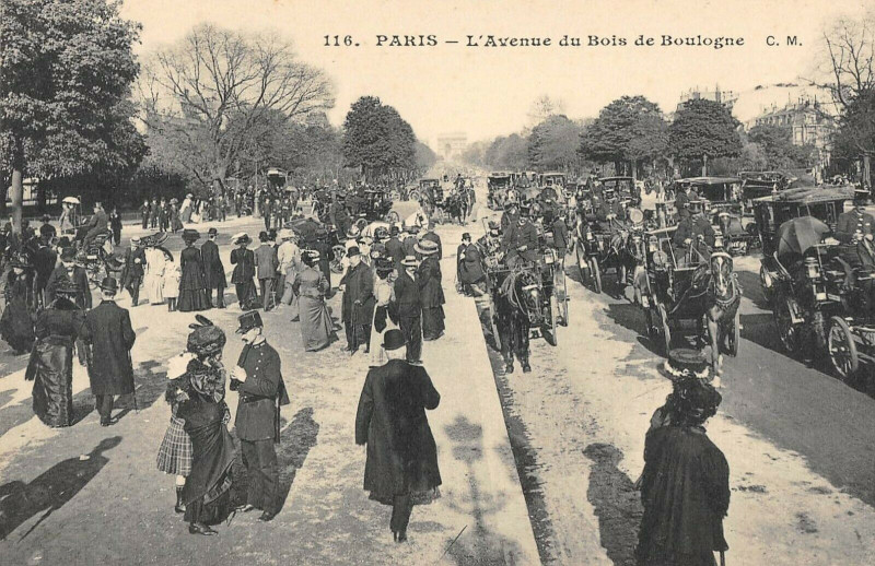 Carte postale ancienne L'Avenue du Bois de Boulogne à Paris 16e