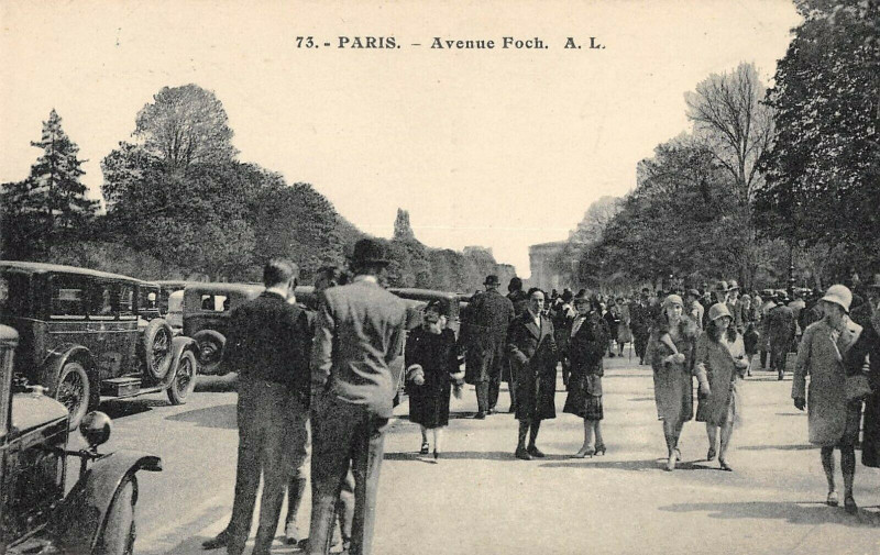 Carte postale ancienne Avenue Foch à Paris 16e