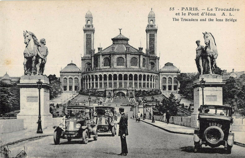 Carte postale ancienne Le Trocadéro et le Pont d'Iéna à Paris 7e