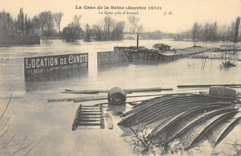 Carte postale ancienne La Crue de la Seine (Janvier 1910) - Le Quai près d'Auteuil à Paris 16e