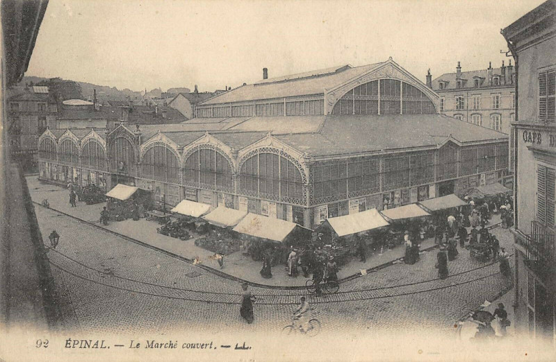 Carte postale ancienne Epinal Le Marche Couvert à Épinal