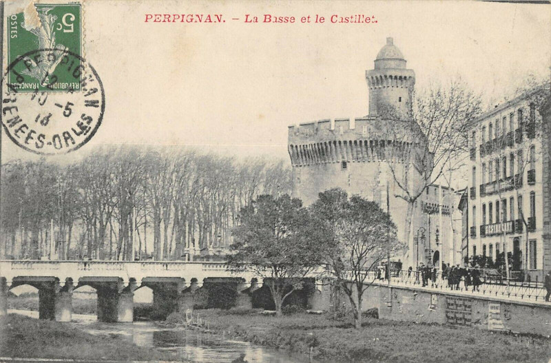 Carte postale ancienne Perpignan La Basse Et Le Castillet à Perpignan