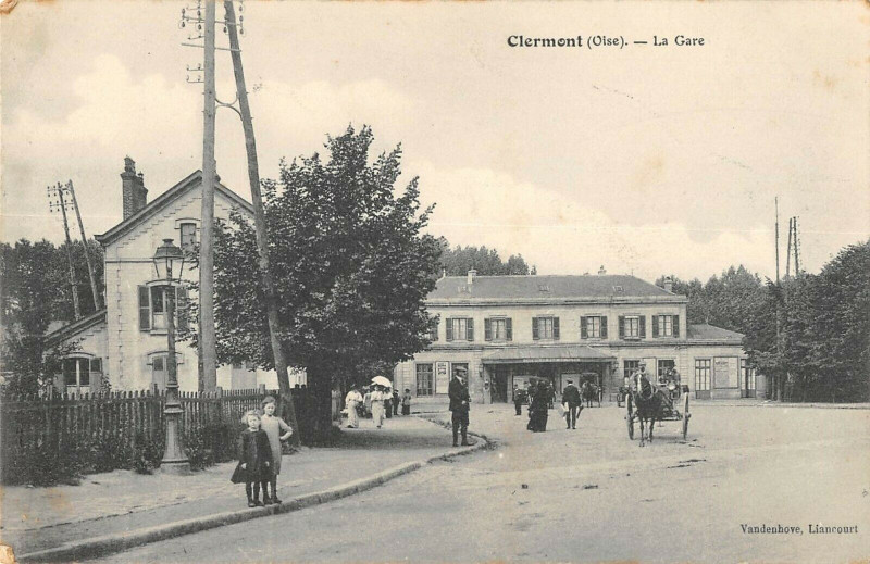 Carte postale ancienne Clermont Oise La Gare à Clermont