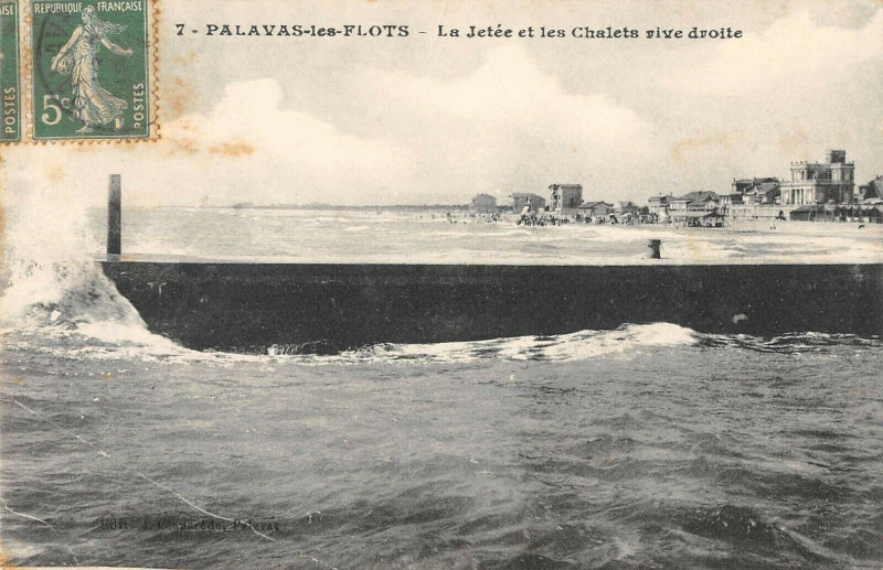 Carte postale ancienne Palavas Les Flots La Jetee Et Les Chalets Rive Droite à Palavas-les-Flots