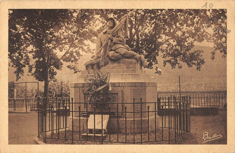 Carte postale ancienne 06 Privas Monument Aux Morts à Privas