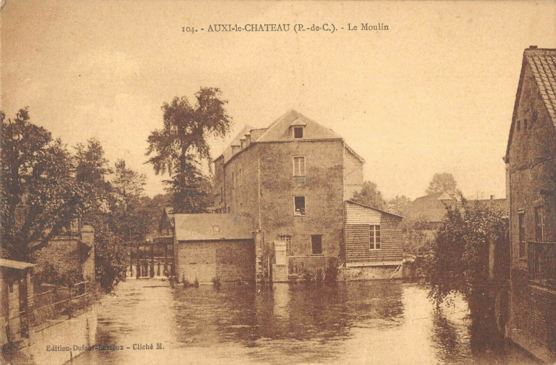 Carte postale ancienne Auxi Le Chateau Le Moulin