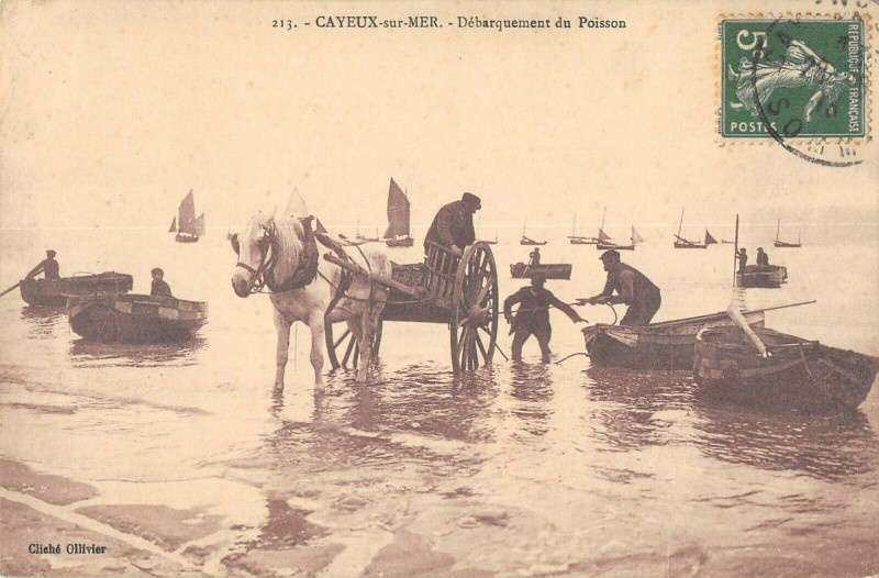 Carte postale ancienne Albert Place Du Souvenir Le Monument à Albert