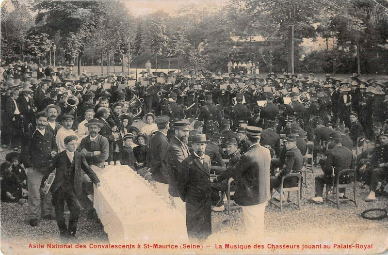 Carte postale ancienne Asile National Convalescents Saint-Maurice La Musique Des Chasseurs Jouant à Saint-Maurice