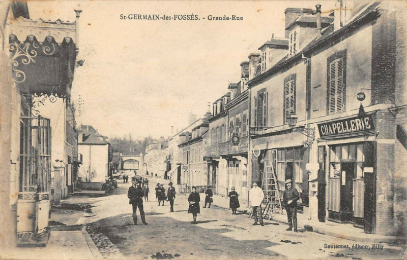 Carte postale ancienne Saint Germain Des Fosses La Grande Rue