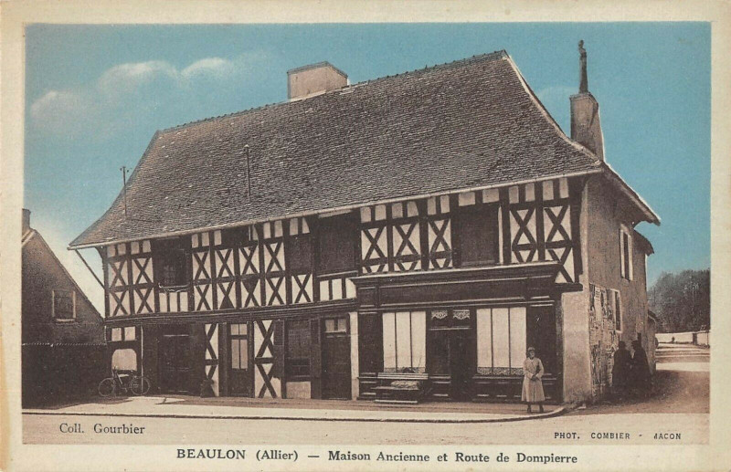 Carte postale ancienne Beaulon Maison Ancienne Route De Dompierre à Beaulon