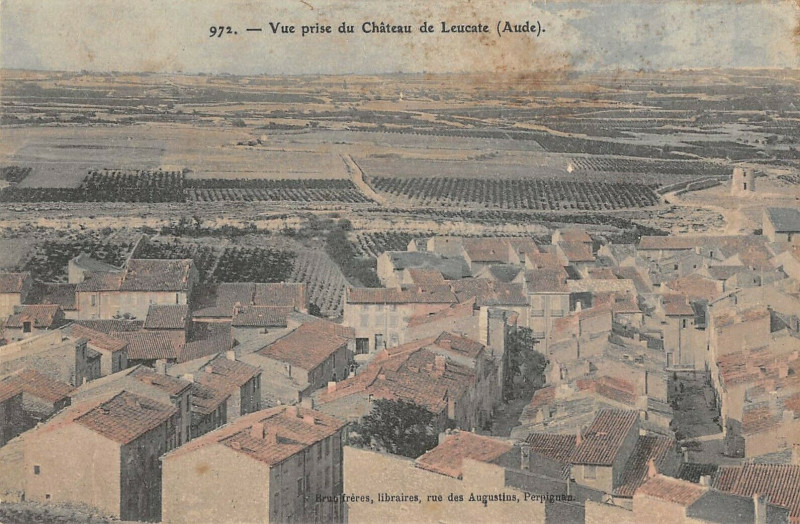 Carte postale ancienne Vue Prise Du Chateau De Leucate Village à Leucate