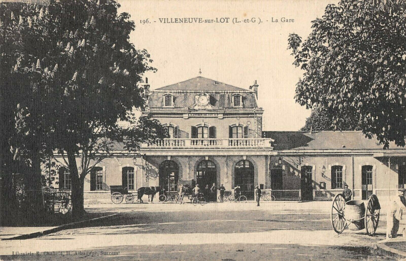 Carte postale ancienne Villeneuve Sur Lot La Gare à Villeneuve-sur-Lot