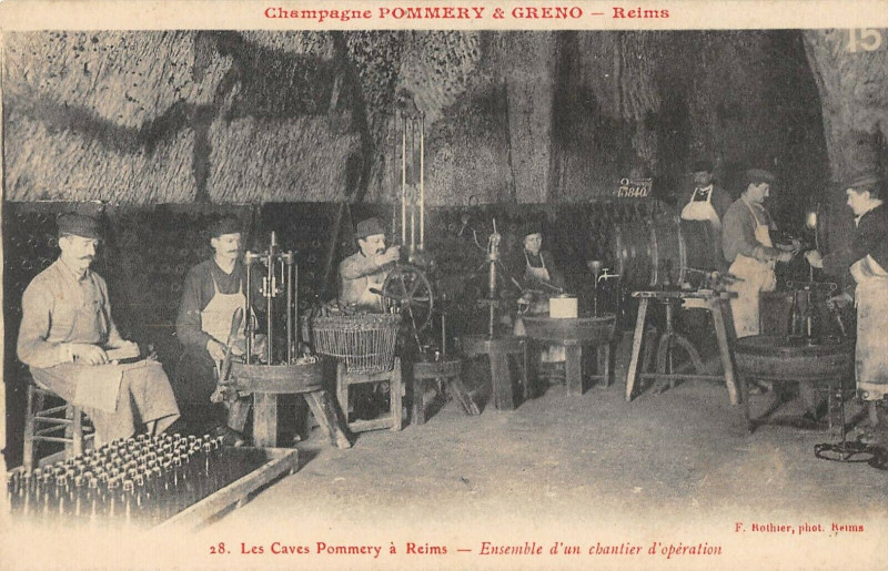 Carte postale ancienne Reims Pommery Greno Les Caves Pommery Reims Ensemble D'Un Chantier D'Oper à Reims