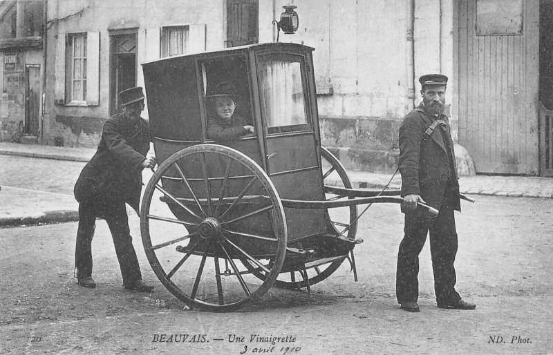 Carte postale ancienne Beauvais Une Vinaigrette à Beauvais