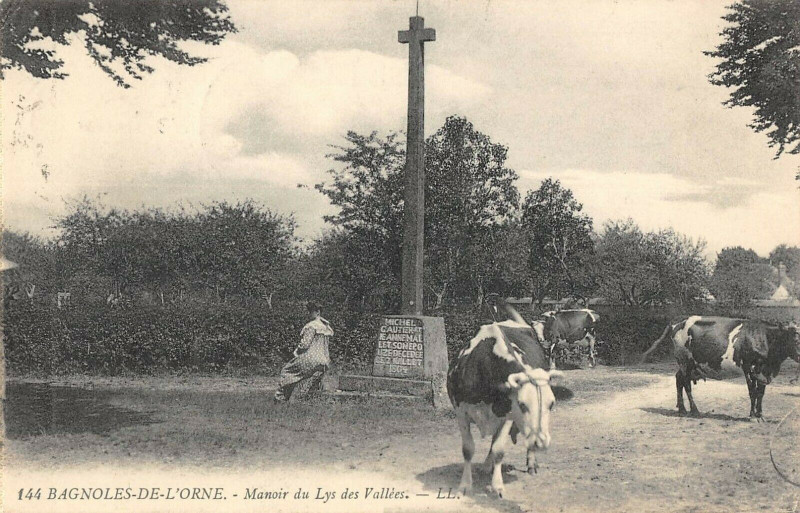 Carte postale ancienne Bagnoles De L'Orne Manoir Du Lys Des Vallees