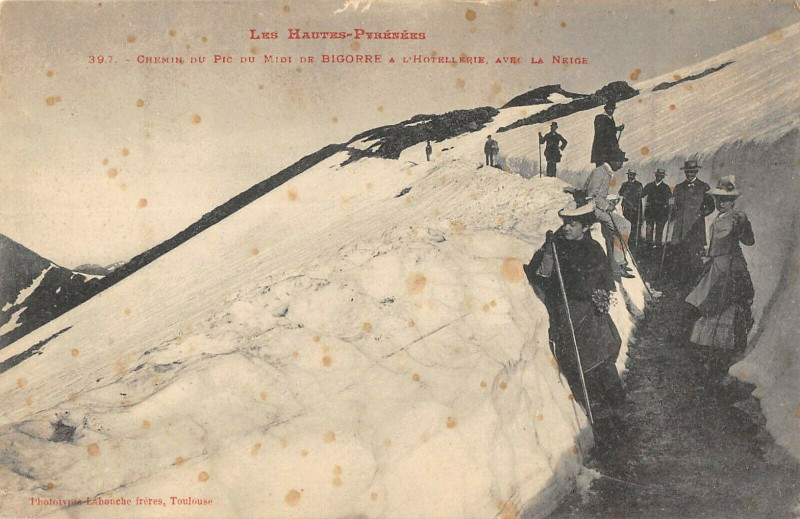 Carte postale ancienne Chemin Du Pic Du Midi De Bigorre A L'Hotellerie Avec La Neige