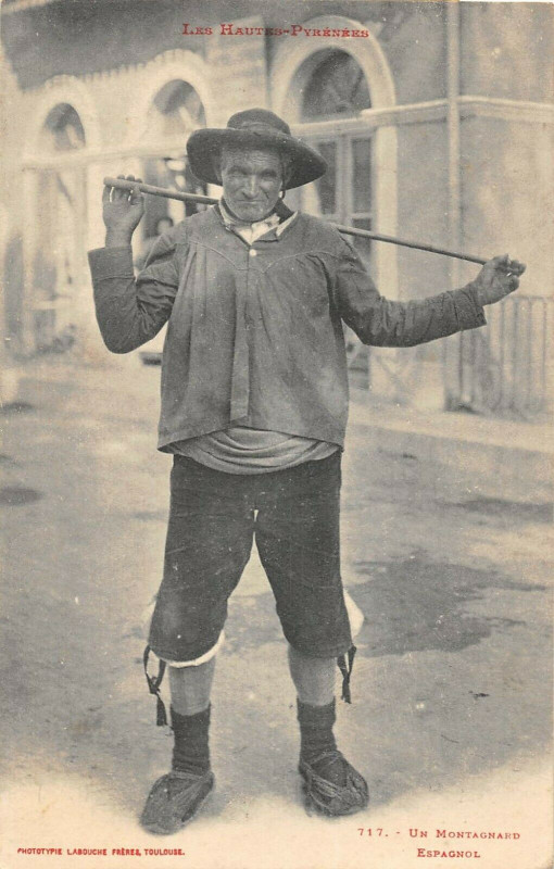Carte postale ancienne Les Hautes Pyrenees Un Montagnard Espagnol à Mont