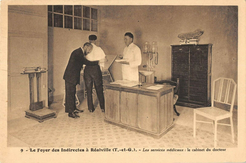 Carte postale ancienne Foyer Des Indirectes De Realville Les Services Medicaux Cabinet Docteur à Réalville
