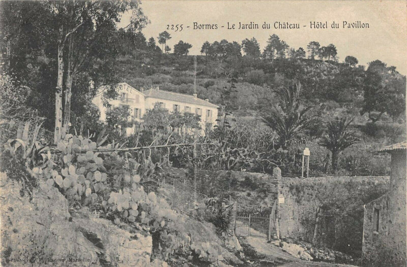 Carte postale ancienne Bormes Le Jardin Du Chateau Hotel Du Pavillon
