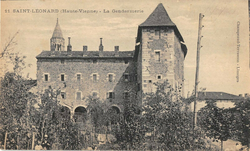 Carte postale ancienne Saint Leonard La Gendarmerie