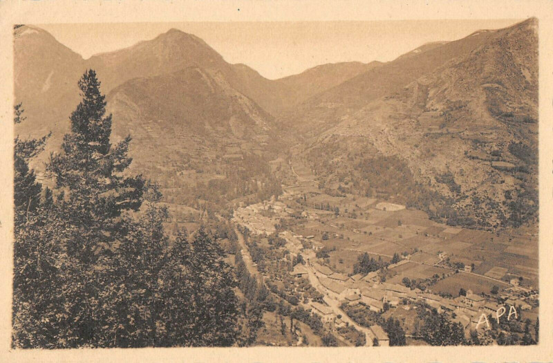 Carte postale ancienne Vicdessos Vue Panoramique Au Fond Suc Et Santenac