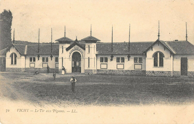 Carte postale ancienne Vichy Le Tir Aux Pigeons à Vichy