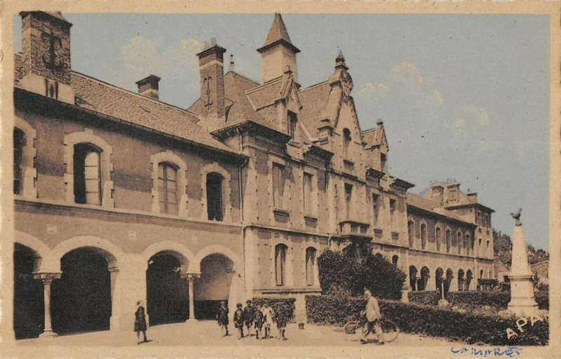 Carte postale ancienne Camares Hotel De Ville à Camarès